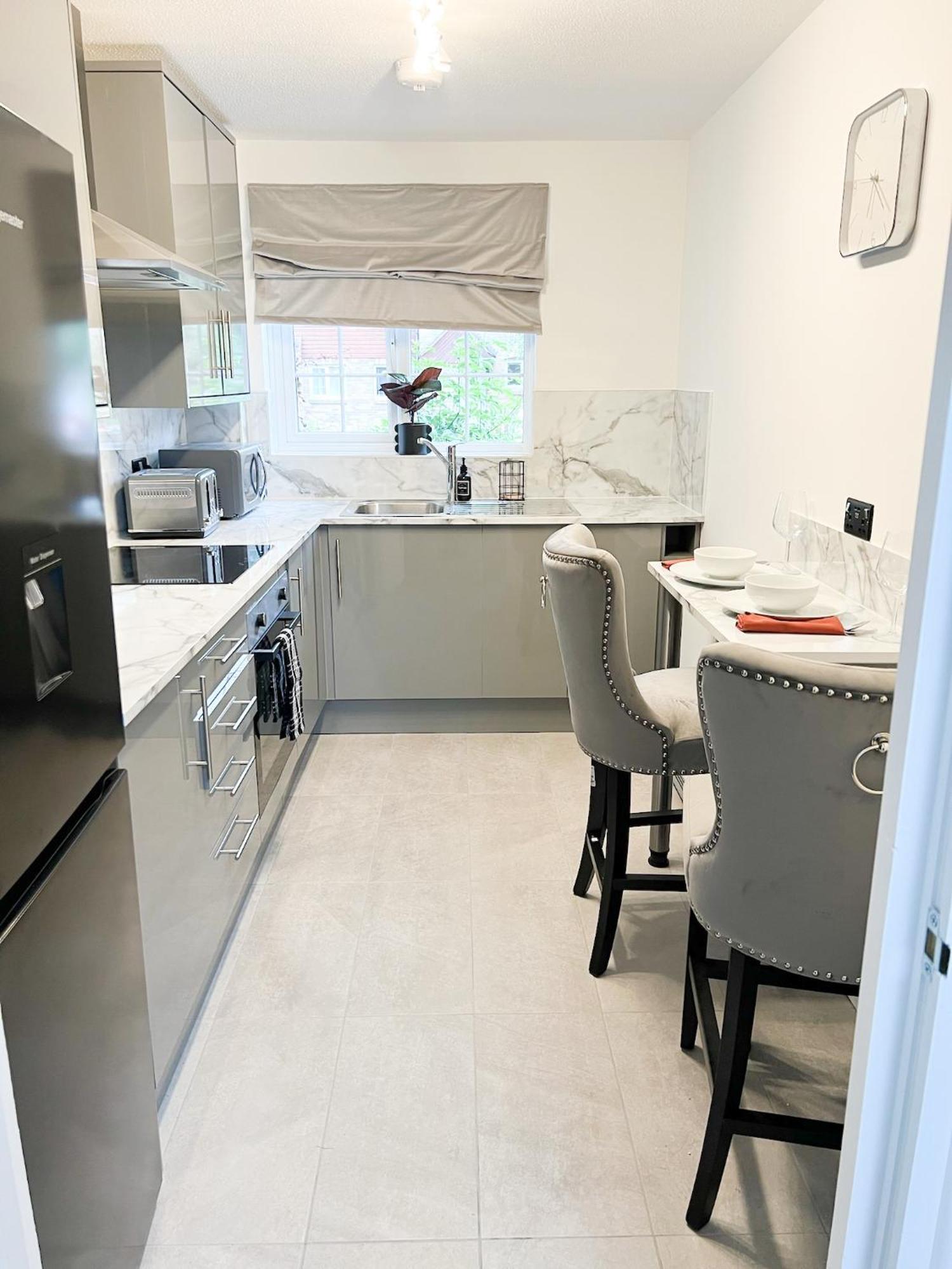 Beautiful Apartment In Beckton With Private Entrance And Garden London Eksteriør billede