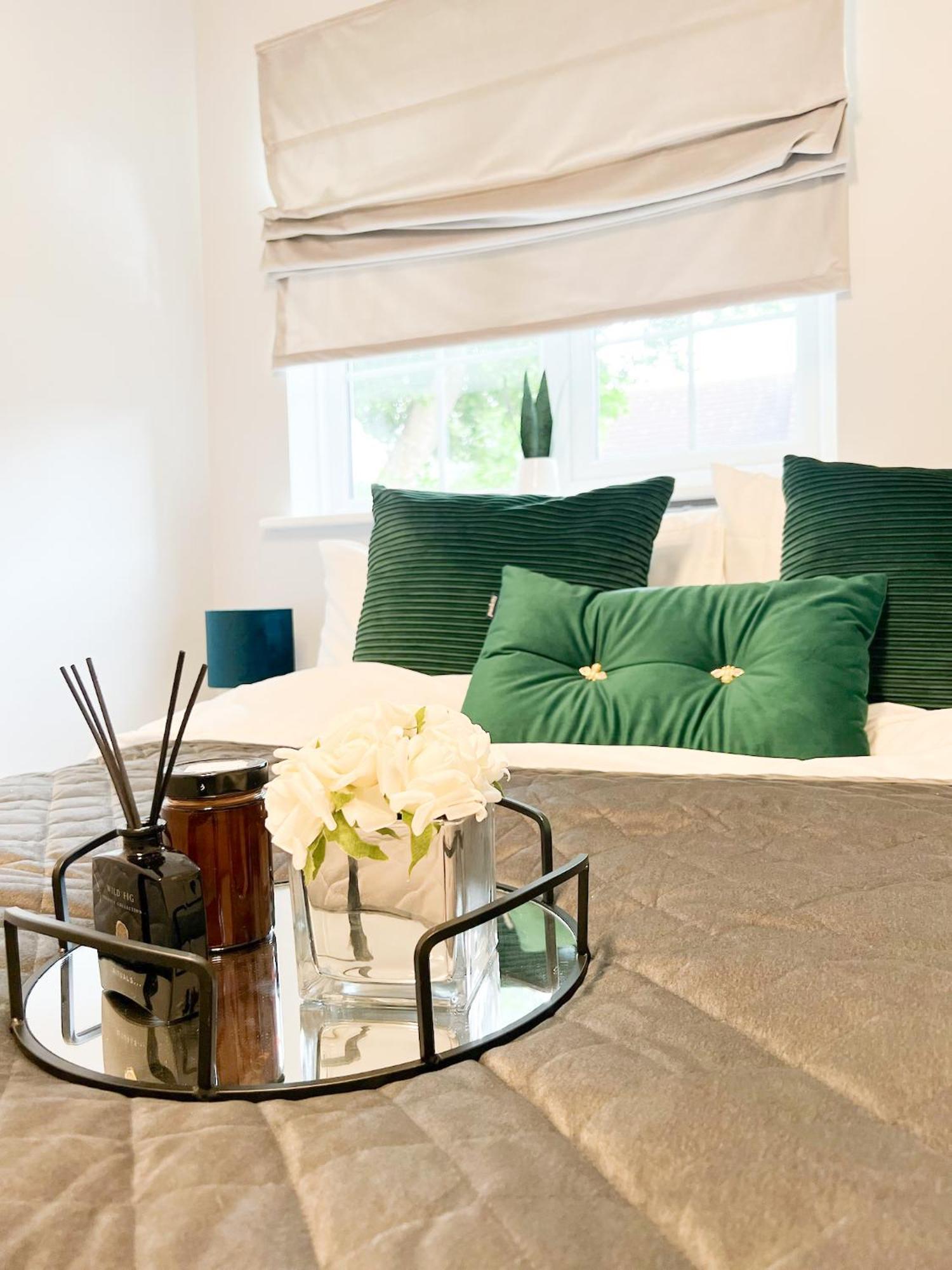 Beautiful Apartment In Beckton With Private Entrance And Garden London Eksteriør billede