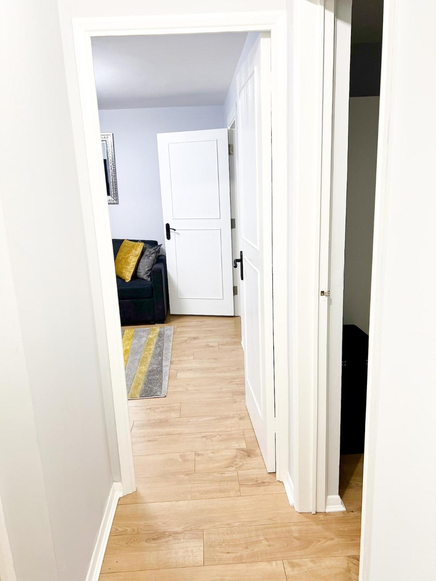 Beautiful Apartment In Beckton With Private Entrance And Garden London Eksteriør billede