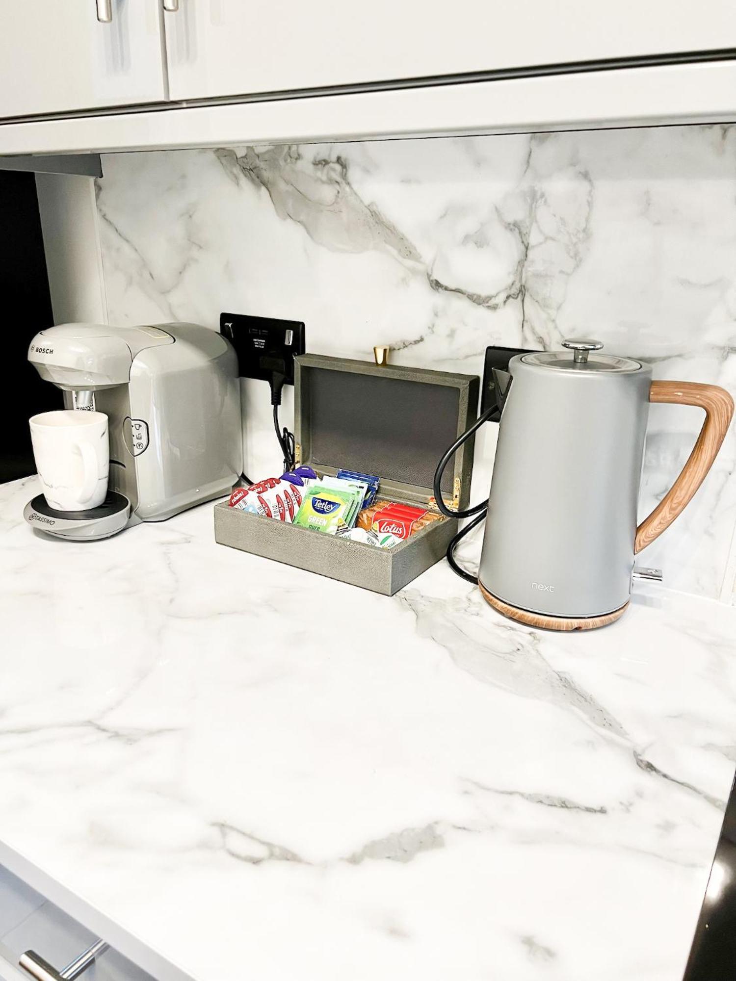 Beautiful Apartment In Beckton With Private Entrance And Garden London Eksteriør billede