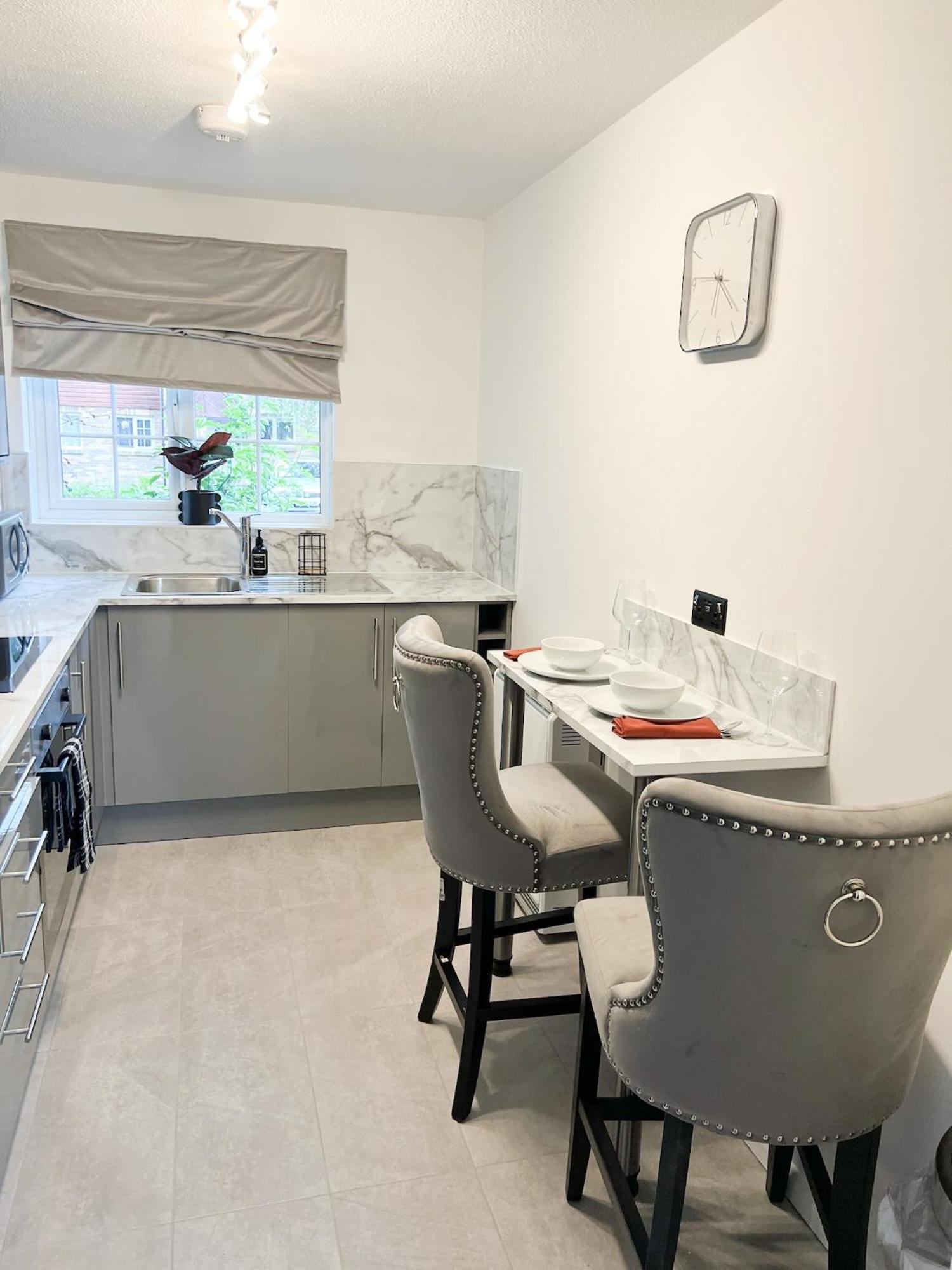 Beautiful Apartment In Beckton With Private Entrance And Garden London Eksteriør billede