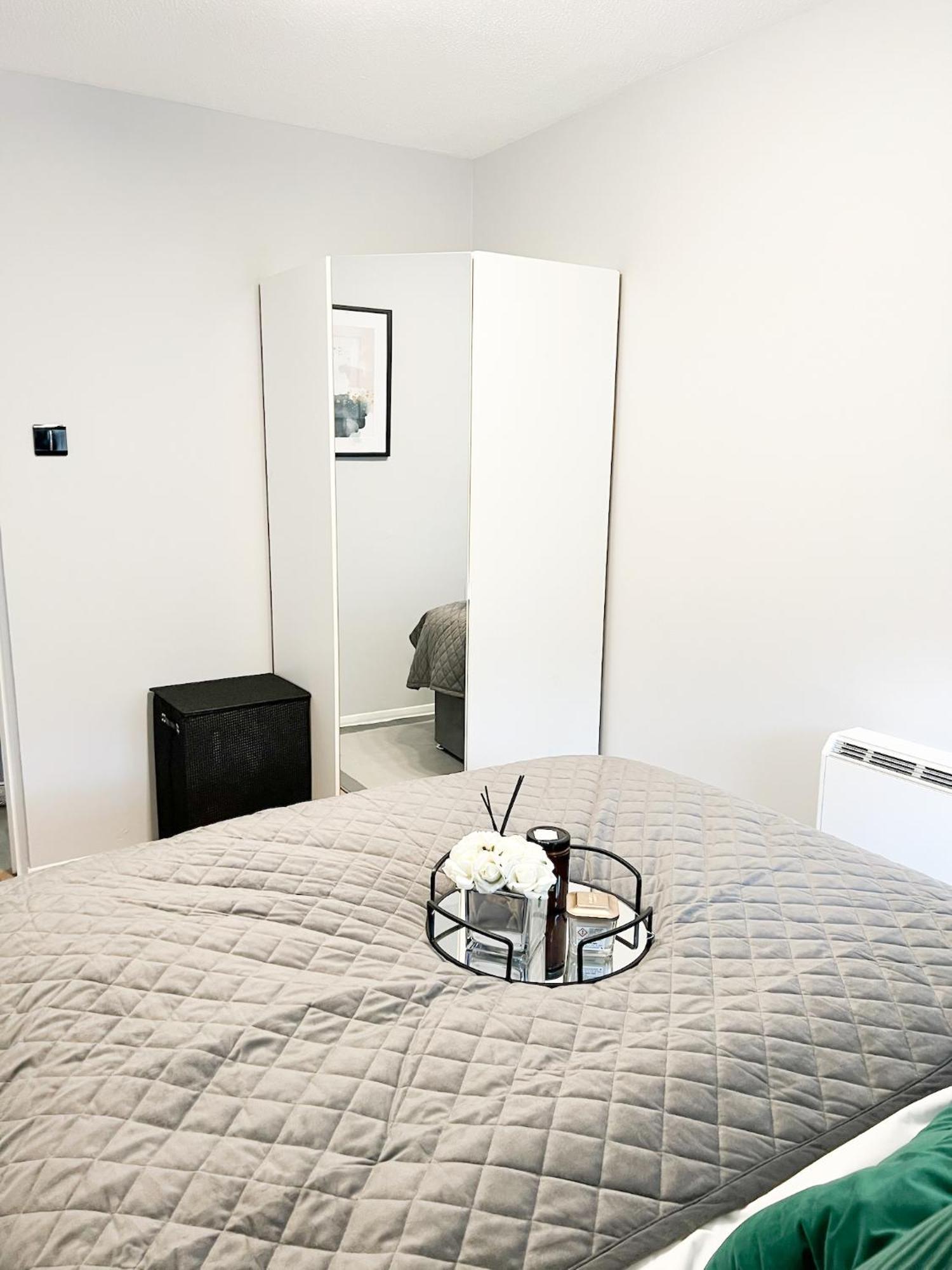 Beautiful Apartment In Beckton With Private Entrance And Garden London Eksteriør billede