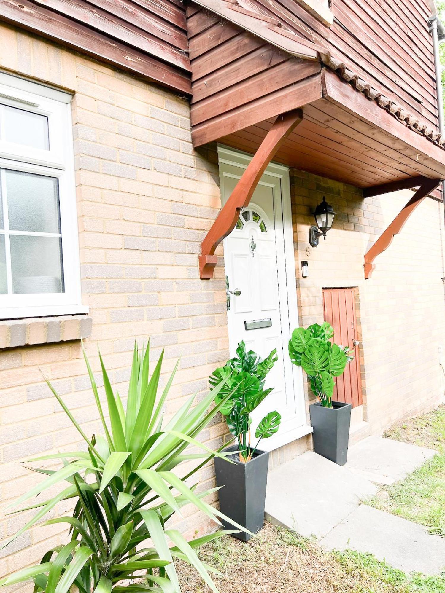 Beautiful Apartment In Beckton With Private Entrance And Garden London Eksteriør billede