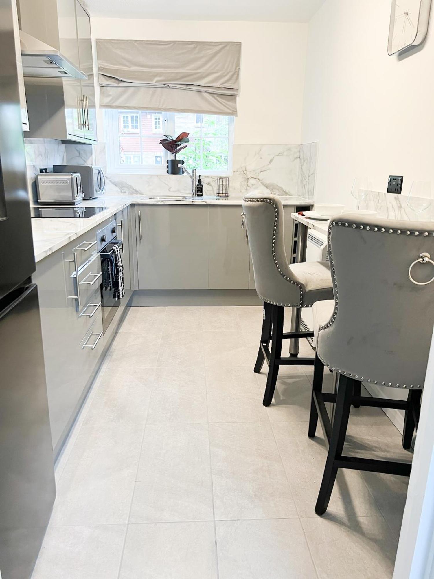 Beautiful Apartment In Beckton With Private Entrance And Garden London Eksteriør billede
